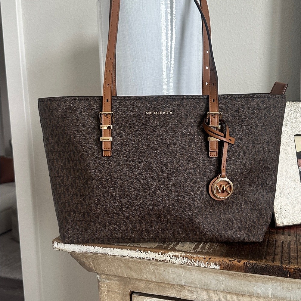 Michael Kors Quinn Brown /Acorn med Tote NWT